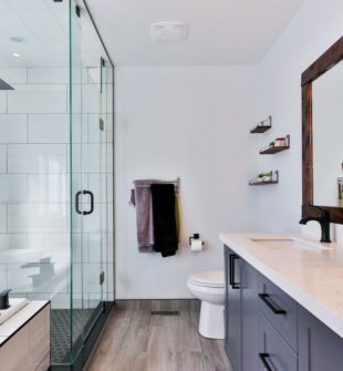 Hvilke håndværkere skal du ringe efter, hvis du skal renovere dit badeværelse?